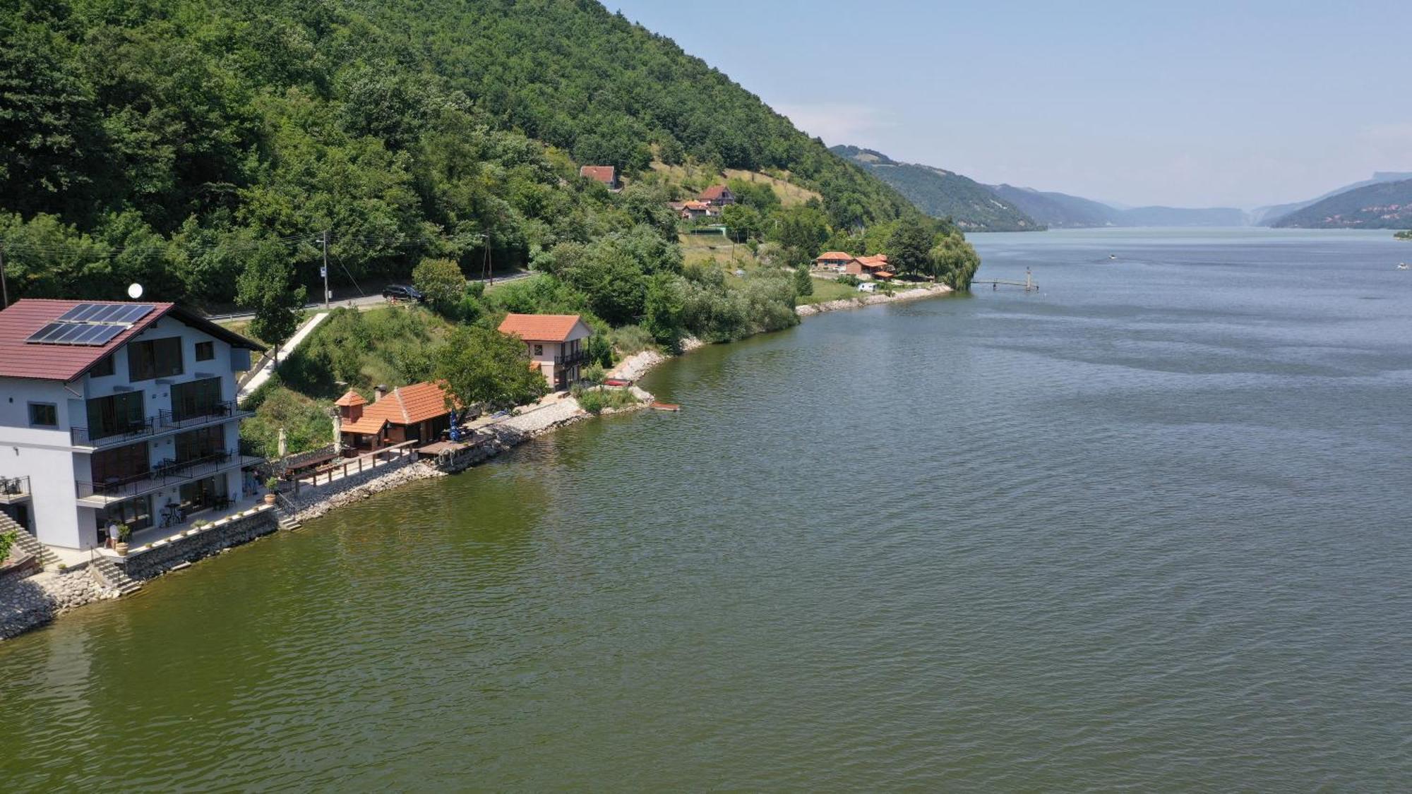 Dunavska Vila Milosavljevic دونيي ميلانوفاتس المظهر الخارجي الصورة